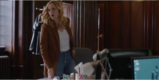 Haut-Lieu du Bouton-Braguette Skinny Jeans portés par Emily (Sophie Rundle) dans Le Nid Saison 1 Épisode 2