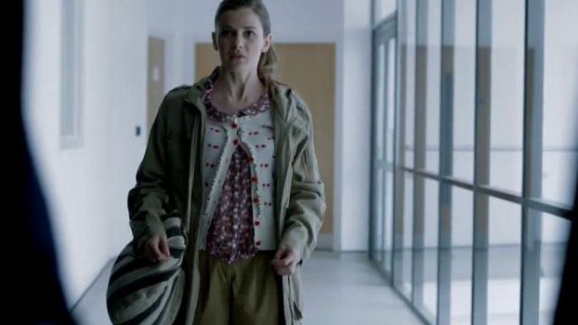 Sac de papier de Pantalon porté par Jim Moriarty (Andrew Scott) dans Sherlock Saison 2 Episode 3