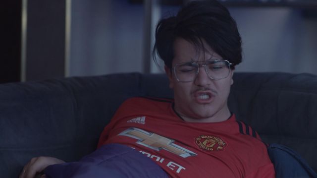 The jersey Adidas Manchester United worn by Brahim (Brahim Bouhlel) in Validated (S01E09)