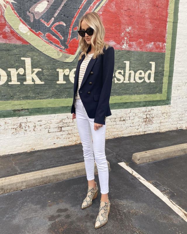Good Legs Crop Jeans of Taylor Cassidy on the Instagram account @littleblondebook
