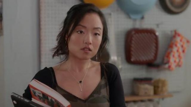 Onyx Neck­lace worn by Janet (Andrea Bang) in Kim's Convenience Season 4 Episode 13