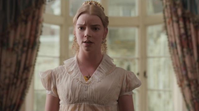 The dress regency style of Emma Woodhouse (Anya Taylor-Joy) in Emma.