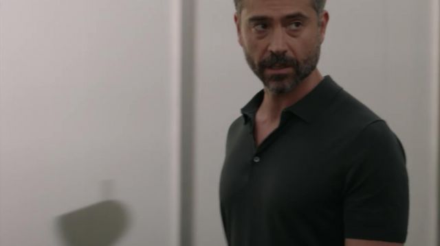 Shortsleeves black polo worn by Matt Edwards (Omar Metwally) as seen in Treadstone (S01E02)