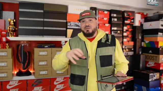 The sweat yellow Anti Social worn by Tonton Gibs in his video THE MOST BEAUTIFUL SNEAKERS OF MARCH 2020 as a "TOP 10"