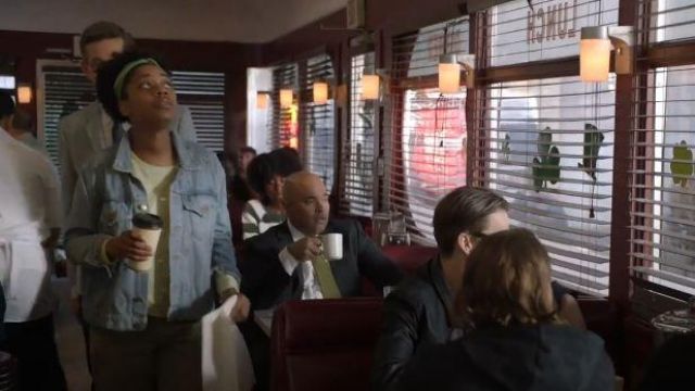 Den­im Jack­et worn by Kasie Hines (Diona Reasonover) in NCIS Saison 17 Episode 19