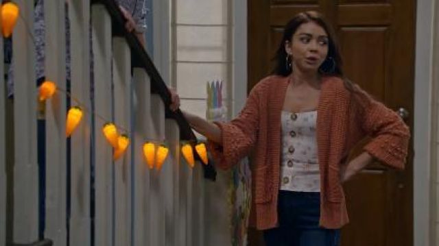 Or­ange Cardi­gan worn by Haley Dunphy (Sarah Hyland) in Modern Family Season 11 Episode 16