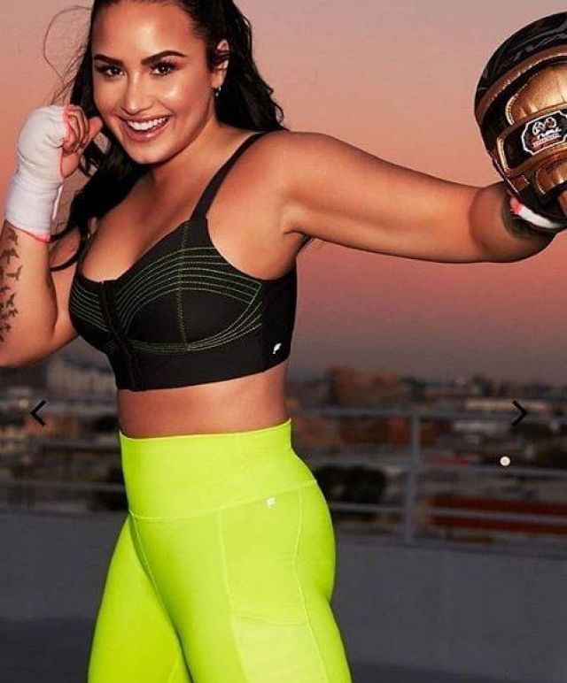 Fabletics In­es Low Im­pact Sports Bra worn by Demi Lovato Fabletics