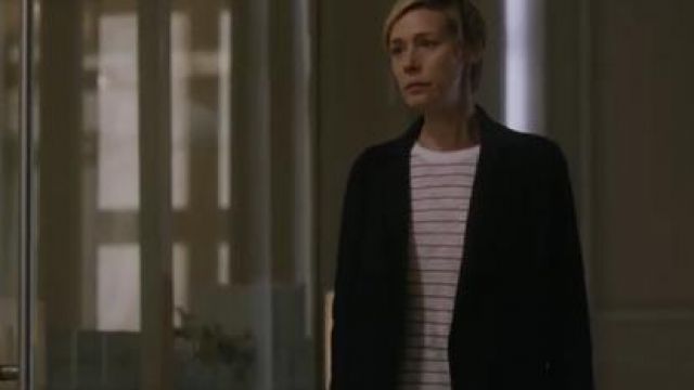 Camiseta a rayas usada por Bonnie Winterbottom (Liza Weil) en Cómo salirse con la suya con el asesinato Temporada 6 Episodio 10