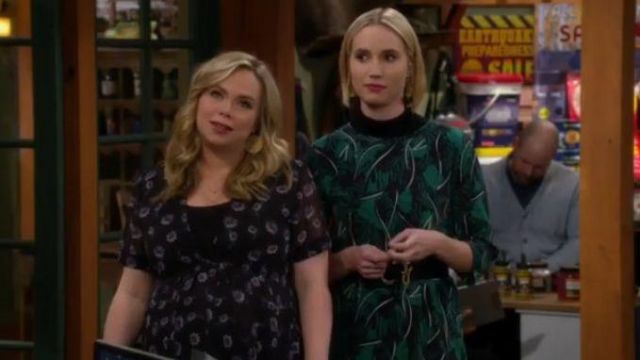 Flroal Robe en Mousseline de soie porté par Kristin Baxter (Amanda Fuller) dans Last Man Standing Saison 8 Épisode 17