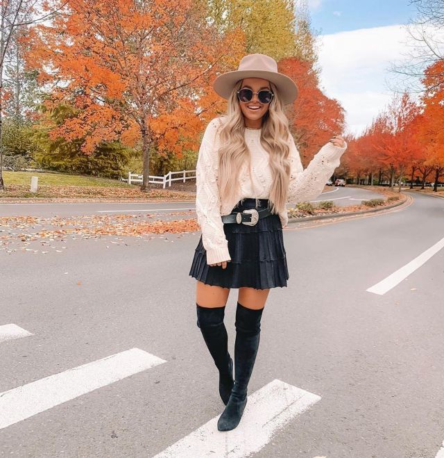 The Knee Suede Leather Boots of Maddie Potter Duff on the Instagram account @ottestyle