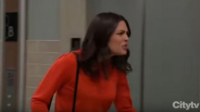 République bananière Petite Machine Mérinos Puff Manches Chandail porté par Britt Westbourne sur l'Hôpital Général le 1er avril 2020