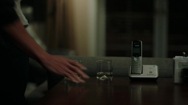 Vtech téléphone comme on le voit dans Stumptown Série TV (S01E18)