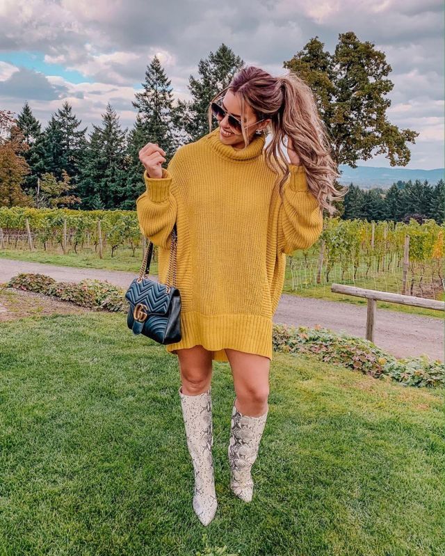 Free People Co­coa Sweater of Bailey Schwartz on the Instagram account @baileyschwartz