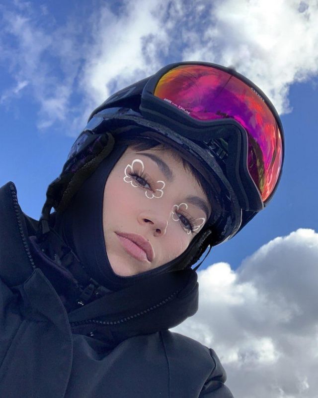 The ski mask worn by Úrsula Corberó on his account Instagram @ursulolita