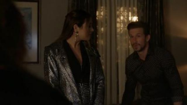 Metal­lic Coat worn by Fallon Carrington (Elizabeth Gillies) in Dynasty Season 3 Episode 16