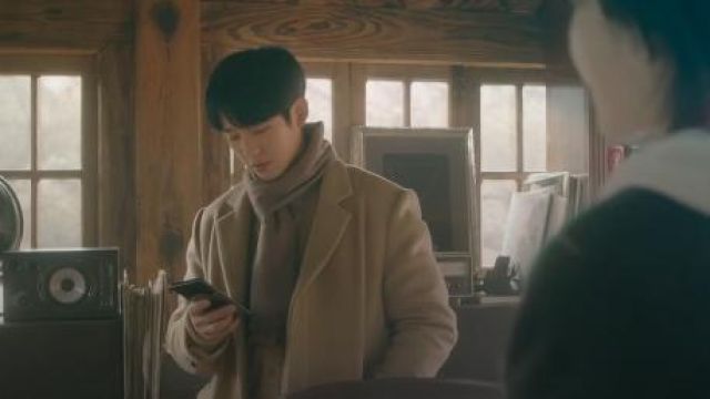 Beige Long Sin­gle Coat worn by Moon Ha Won (Jung Hae-in) in A Piece of Your Mind Season 1 Episode 1
