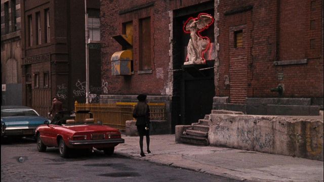 1975 Alfa Romeo 2000 Spider Veloce piloté par Mary Corleone (Sofia Coppola), dans The Godfather: Part III