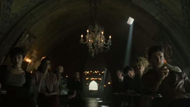 The bomber jacket brown leather collar white sheep of Denver (Jaime Lorente) in The casa de papel Part 4 Episode 1