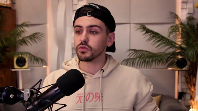 Sweatshirt hoody with a japanese pattern worn by Joyca in his video YOU DIDN'T KNOW ALL THAT !? (moi non plus)