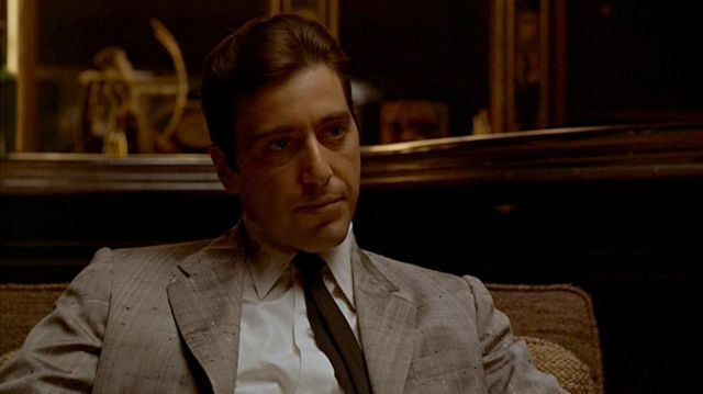 Le costume gris porté par Michael (Al Pacino) dans Le Parrain, 2e partie