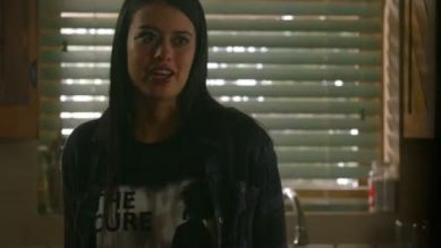 Impression en noir et blanc t-Shirt porté par Rosa Ortecho (Ambre Midthunder) à Roswell, Nouveau-Mexique Saison 2 Épisode 4