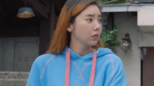 Hem Tie Cot­ton Fleece Lined Hood­ie Sky Blue worn by Choi Hyang Mi (Son Dam-bi) in When the Camellia Blooms Episode 19