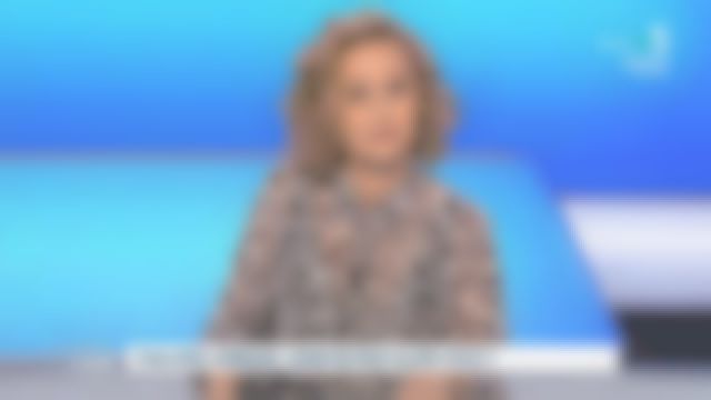 Vestido de gasa estampado en pitón de Caroline Roux en C dans l'air el 07.04.2020