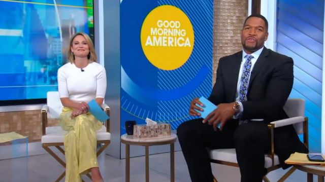 Guess Yel­low Flo­ral Pant worn by Amy Robach on Good Morning America April 6, 2020