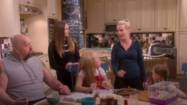Hood­ie Blue worn by Cassy (Allison Munn) in The Big Show Show Season 1 Episode 5