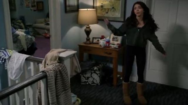 Brown Bottes portées par Haley Dunphy (Sarah Hyland) dans Modern Family Saison 11 Épisode 17