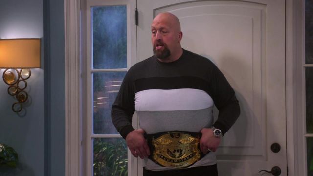 WWE World Wrestling Entertainment Championship Title Belt belt of Big Show (Paul Donald Wight II) in The Big Show Show (S01E05)