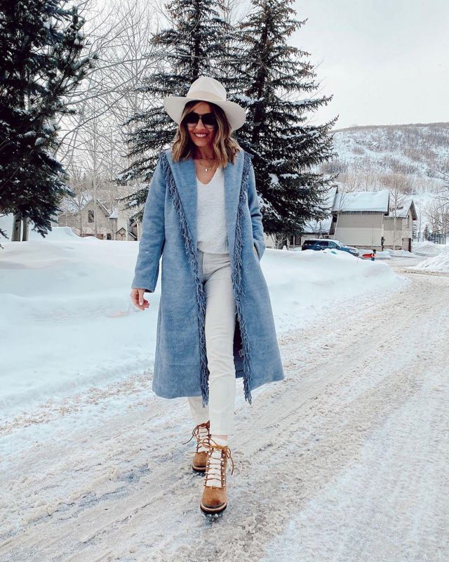 Free people V-Neck Sweater of Jaime Shrayber on the Instagram account @jaimeshrayber