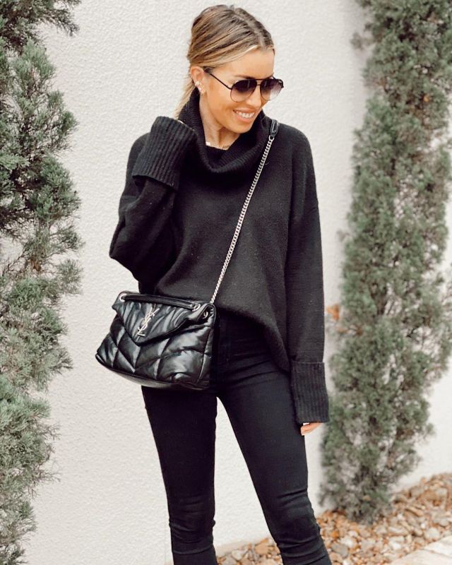 Sweater of Jaime Shrayber on the Instagram account @jaimeshrayber