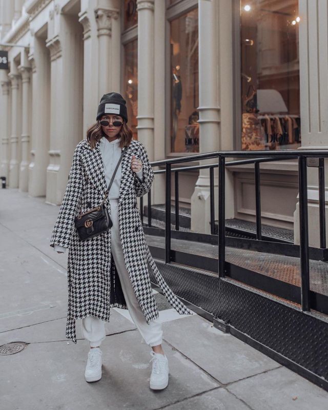 Hound­stooth Coat of Tiffany Jais on the Instagram account @flauntandcenter