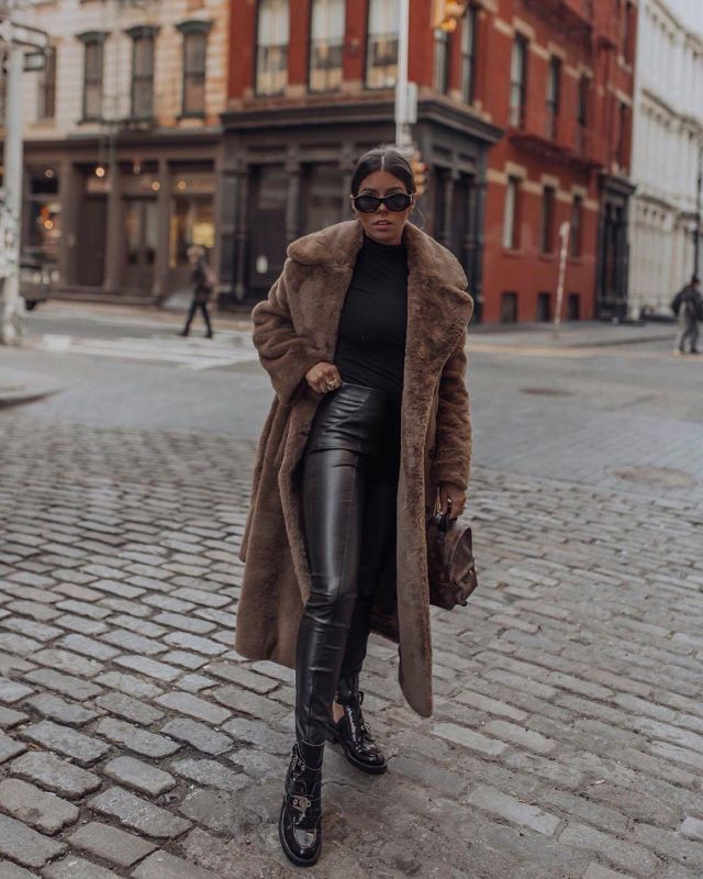 Ted­dy Coat Brown of Tiffany Jais on the Instagram account @flauntandcenter