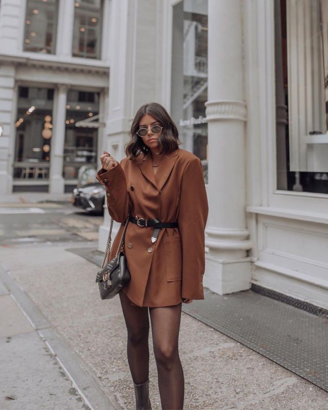 Shoul­der Bag Black of Tiffany Jais on the Instagram account @flauntandcenter