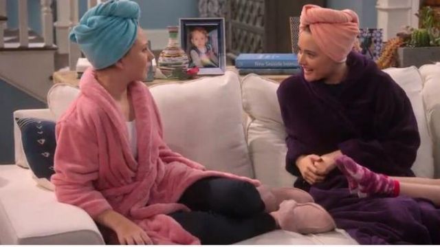 Microfiber Hair Towel worn by Lola (Reylynn Caster) in The Big Show Show Season 1 Episode 6