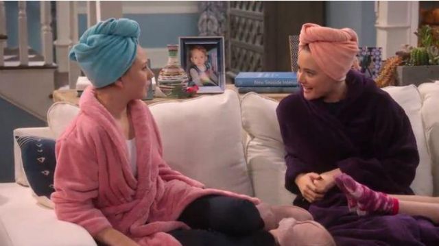 Blue Hair Wrap worn by Mandy Wight (Lily Brooks O'Briant) in The Big Show Show Season 1 Episode 6