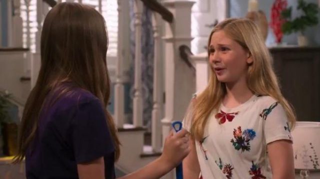 White Floral Tee worn by Mandy Wight (Lily Brooks O'Briant) in The Big Show Show Season 1 Episode 6