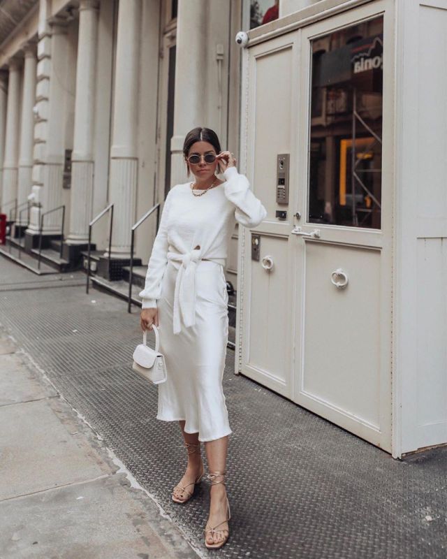 Mi­di Skirt White of Tiffany Jais on the Instagram account @flauntandcenter