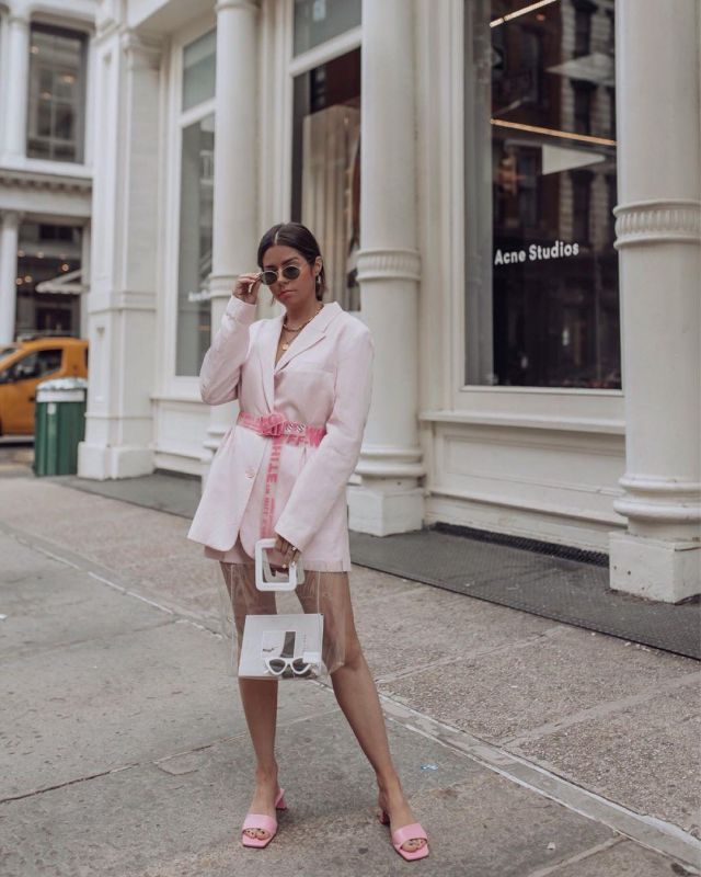 Off-white Pink Belt of Tiffany Jais on the Instagram account @flauntandcenter