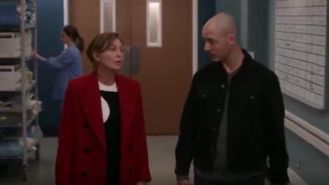Dou­ble Breast­ed Coat worn by Dr. Meredith Grey (Ellen Pompeo) in Grey's Anatomy Season 16 Episode 21