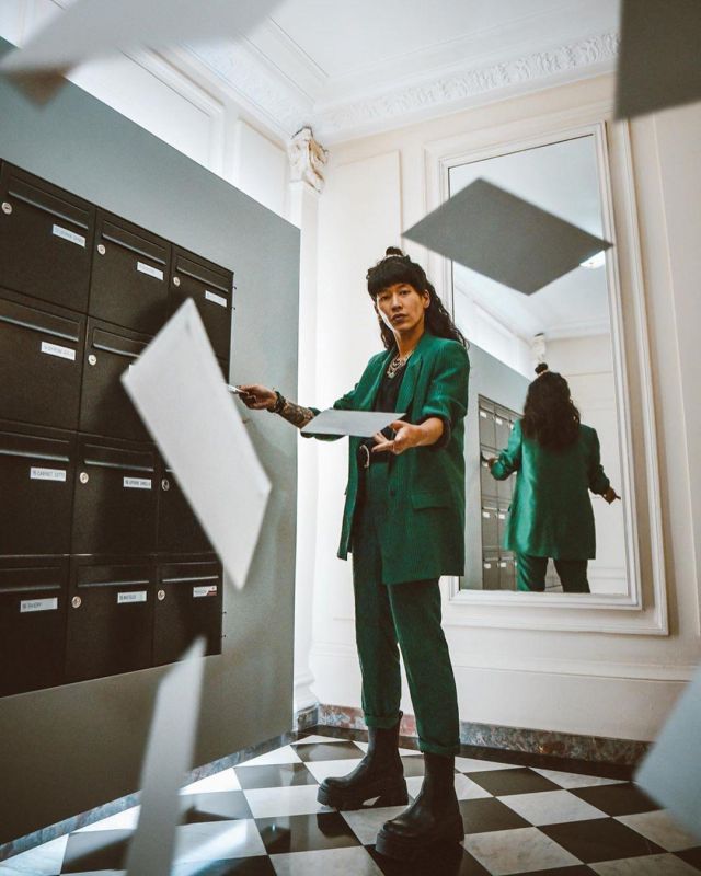 Le pantalon vert porté par Leeloo sur son compte Instagram @dressingleeloo