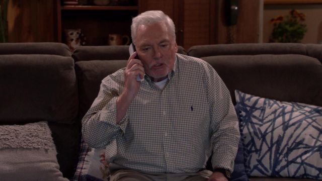 Ralph Lauren camisa a cuadros usada por Joe (Stacy Keach) como se ve en Man with a Plan (S04E02)
