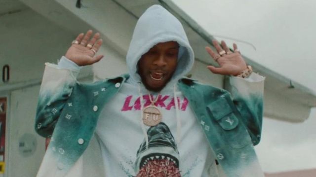 The green jacket Louis Vuitton worn by Tory Lanez in her video clip Who  Needs Love