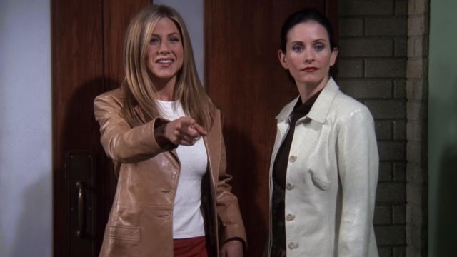 Le blouson en cuir camel porté par Rachel Green (Jennifer Aniston) dans Friends (Saison 6 Épisode 4)