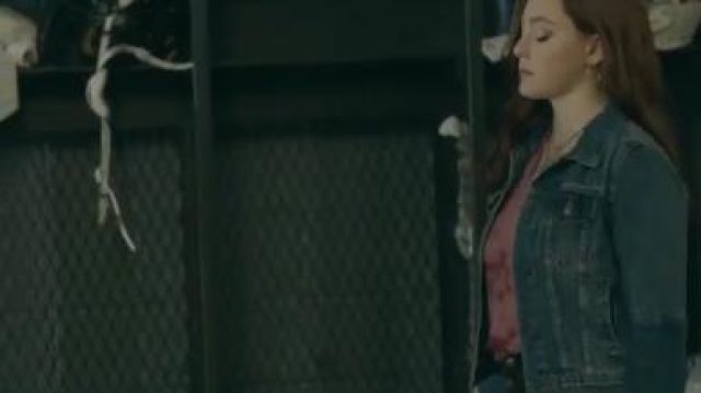 Veste en jean porté par Hope Mikaelson (Danielle Rose Russell) dans les Héritages de la Saison 2 Épisode 2