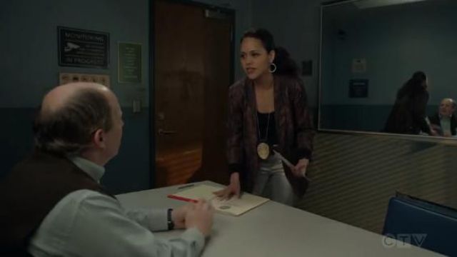Silver Jeans portés par Angela Lopez (Alyssa Diaz) dans La première Saison 2 Épisode 17