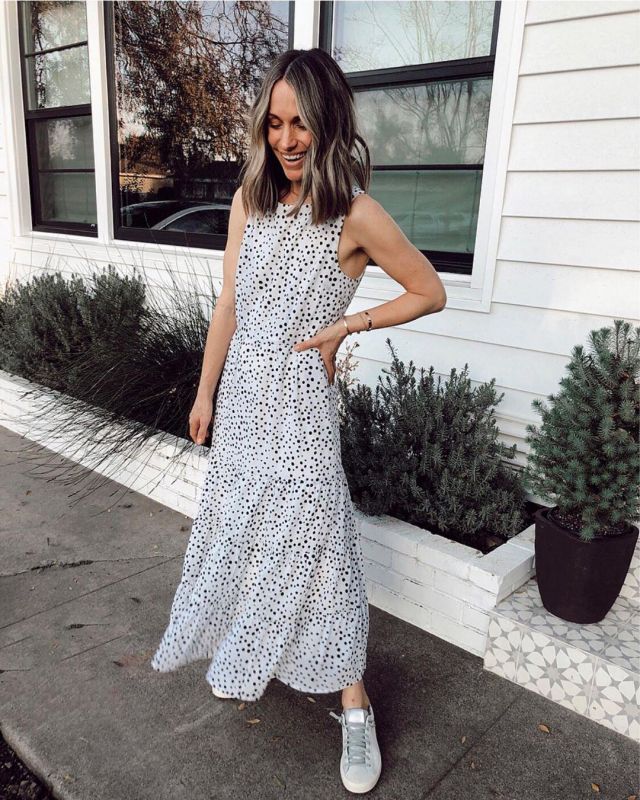 Bb dakota Mi­di Dress of Shannon on the Instagram account @itsybitsyindulgences