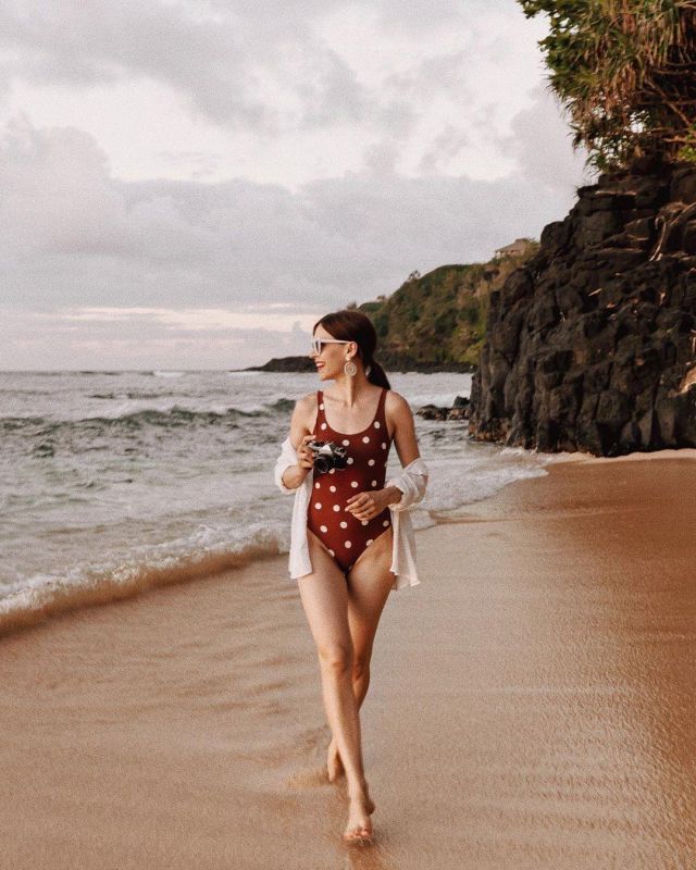 Le maillot de bain rouge à pois de Daphné sur son compte Instagram @daphnemoreau